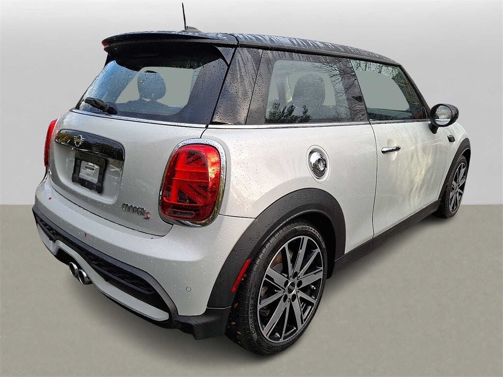 2023 Mini Cooper 2 Door Hardtop S photo 3