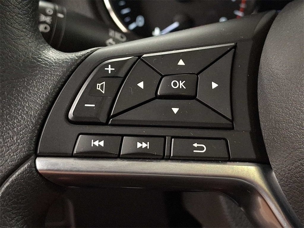 Thumbnail: 2018 Nissan Rogue Sport - 17