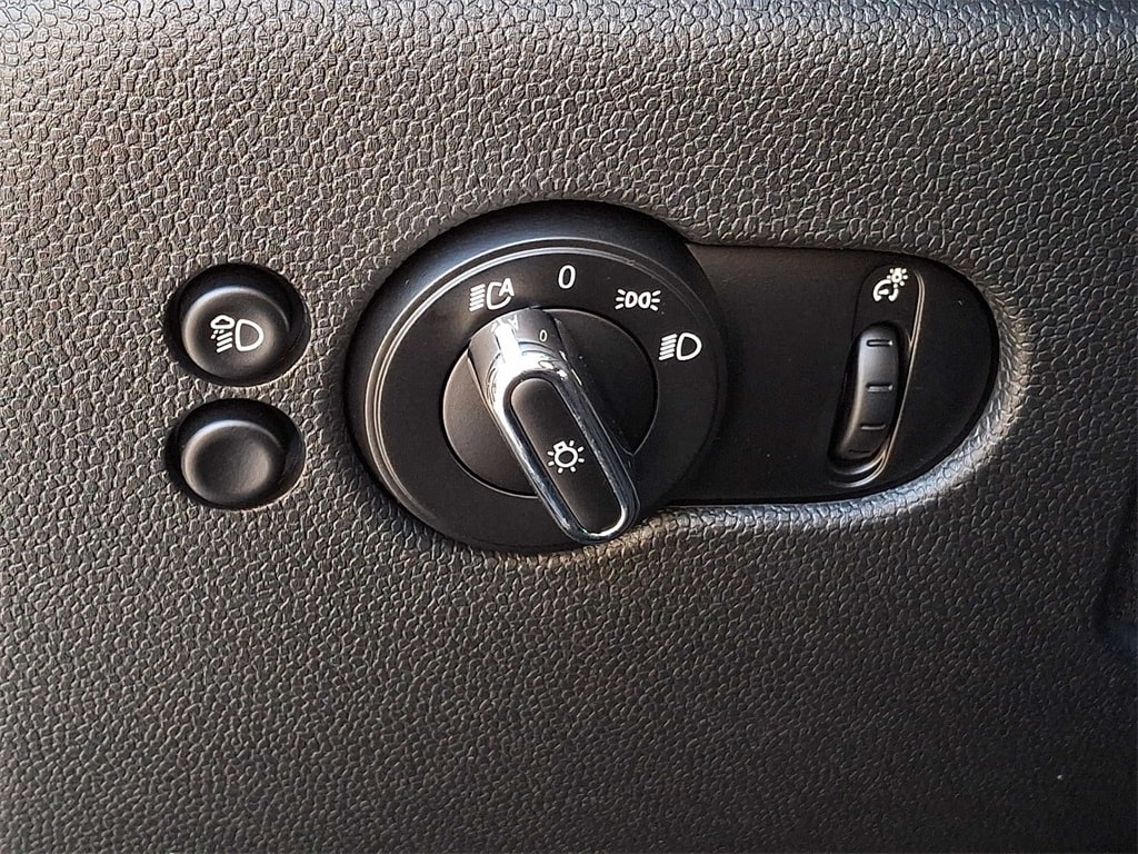 Thumbnail: 2023 MINI Cooper Hardtop - 24