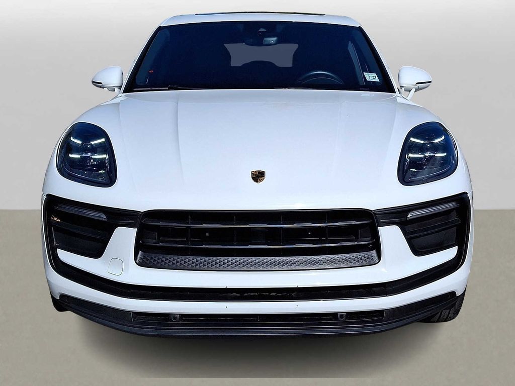 Thumbnail: 2022 Porsche Macan - 2