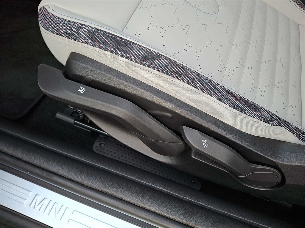 Thumbnail: 2025 MINI Cooper Hardtop - 14