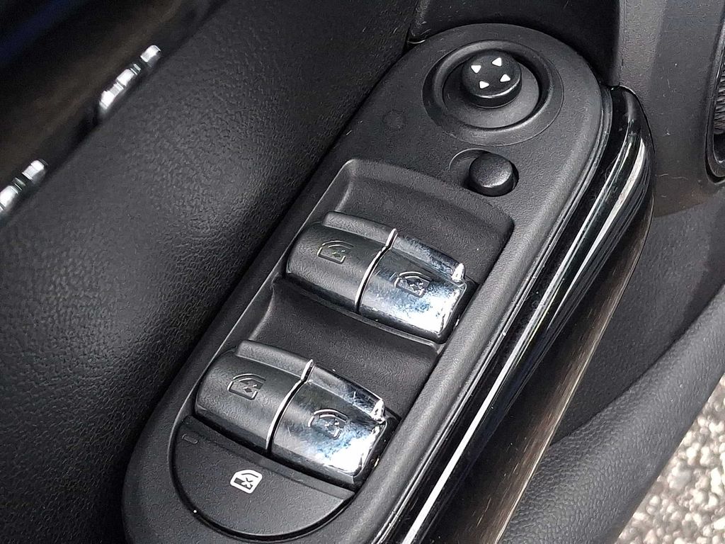 Thumbnail: 2021 MINI Cooper Hardtop - 22