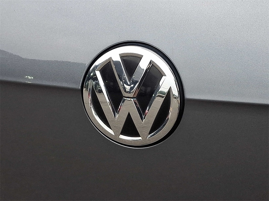 Thumbnail: 2017 Volkswagen Golf - 28
