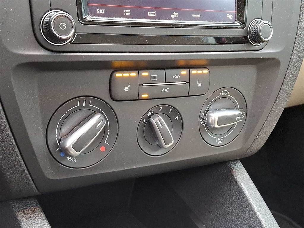 2017 Volkswagen Jetta SE 14