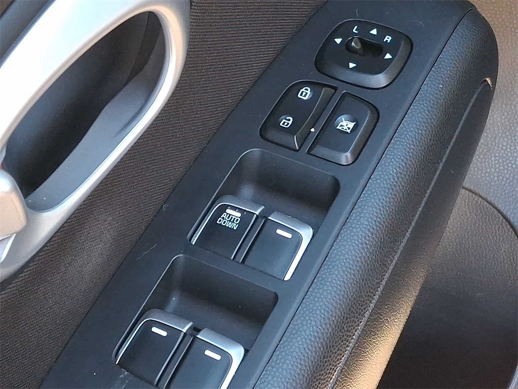 Thumbnail: 2017 Kia Soul - 25