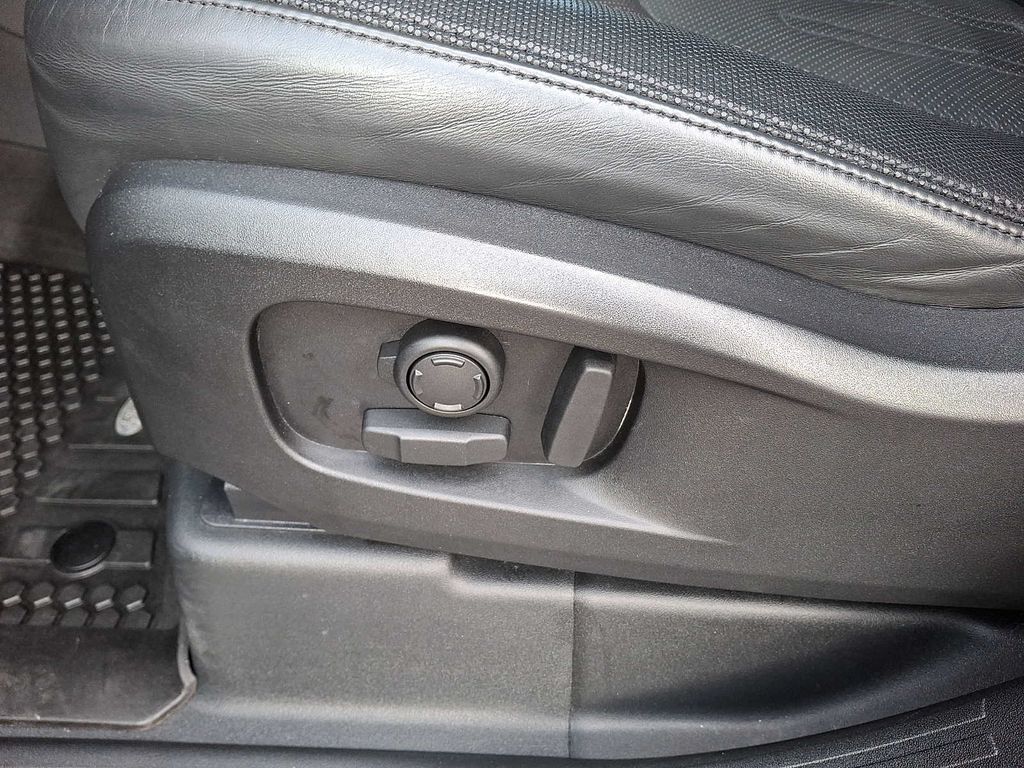 Thumbnail: 2021 Land Rover Defender - 10