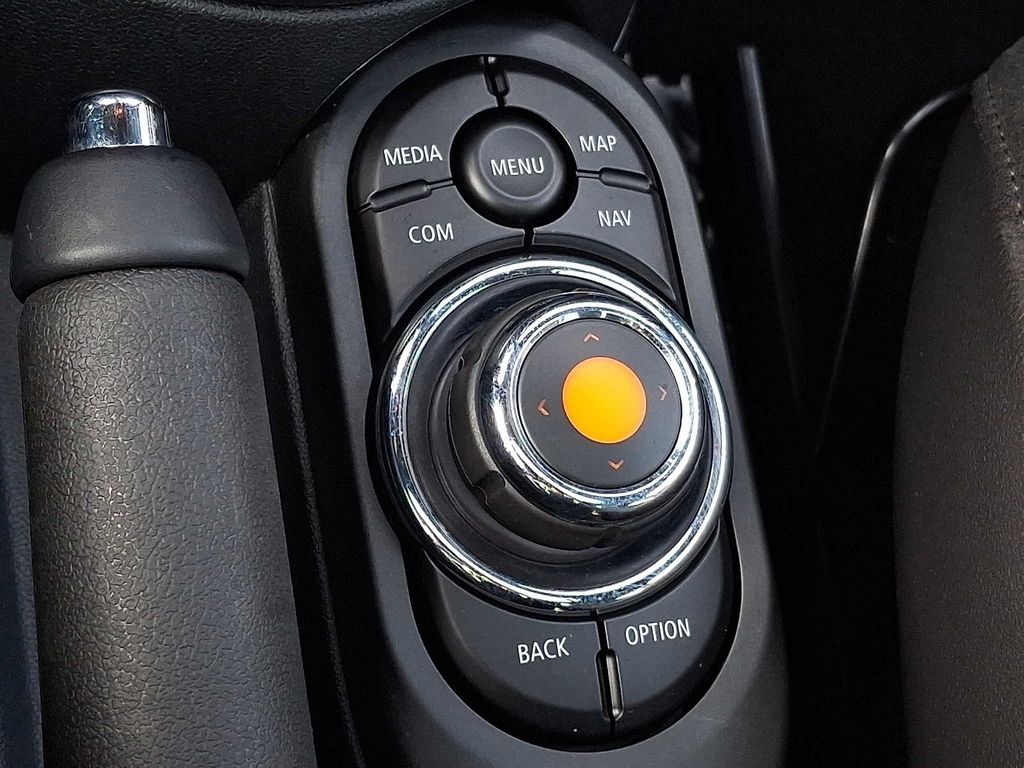 Thumbnail: 2020 MINI Cooper Hardtop - 19