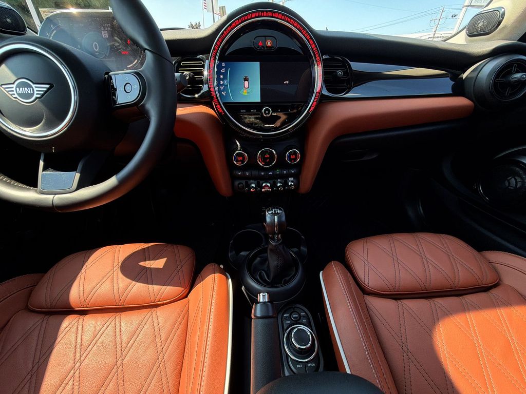 Thumbnail: 2022 MINI Cooper Hardtop - 24