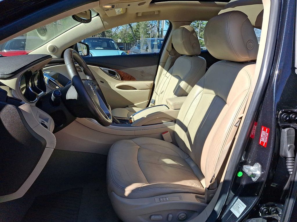 Thumbnail: 2010 Buick LaCrosse - 10