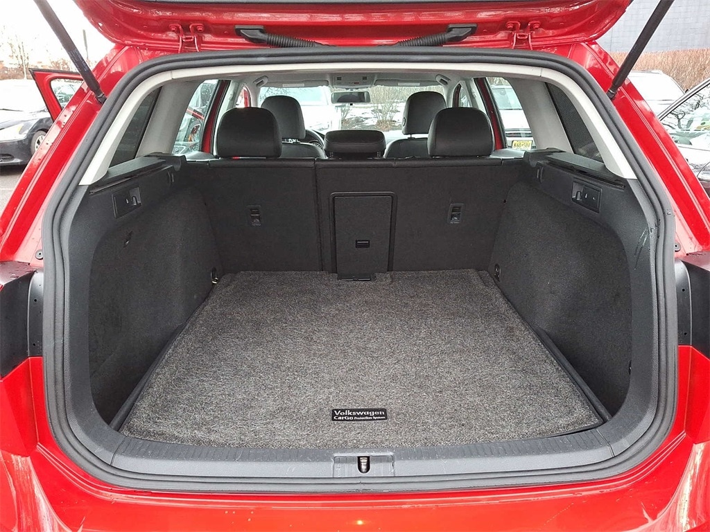 Thumbnail: 2017 Volkswagen Golf - 27