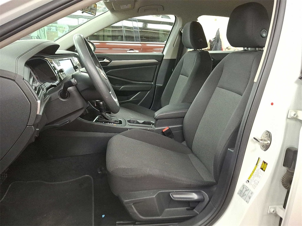 Thumbnail: 2019 Volkswagen Jetta - 11