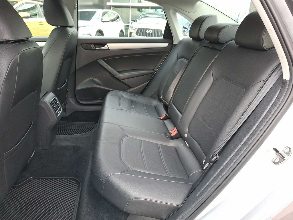 Thumbnail: 2013 Volkswagen Passat - 8