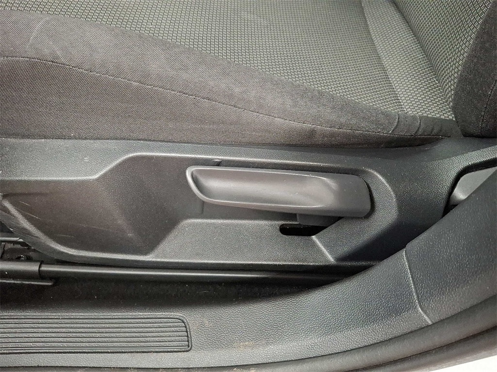 Thumbnail: 2019 Volkswagen Jetta - 12