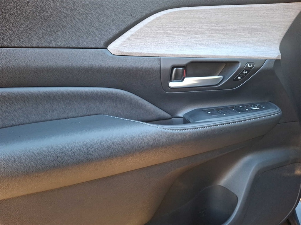 Thumbnail: 2024 Toyota Grand Highlander - 11