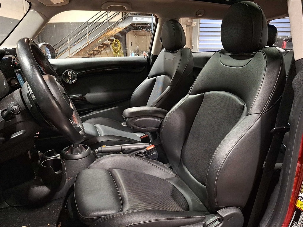 Thumbnail: 2021 MINI Cooper Hardtop - 14