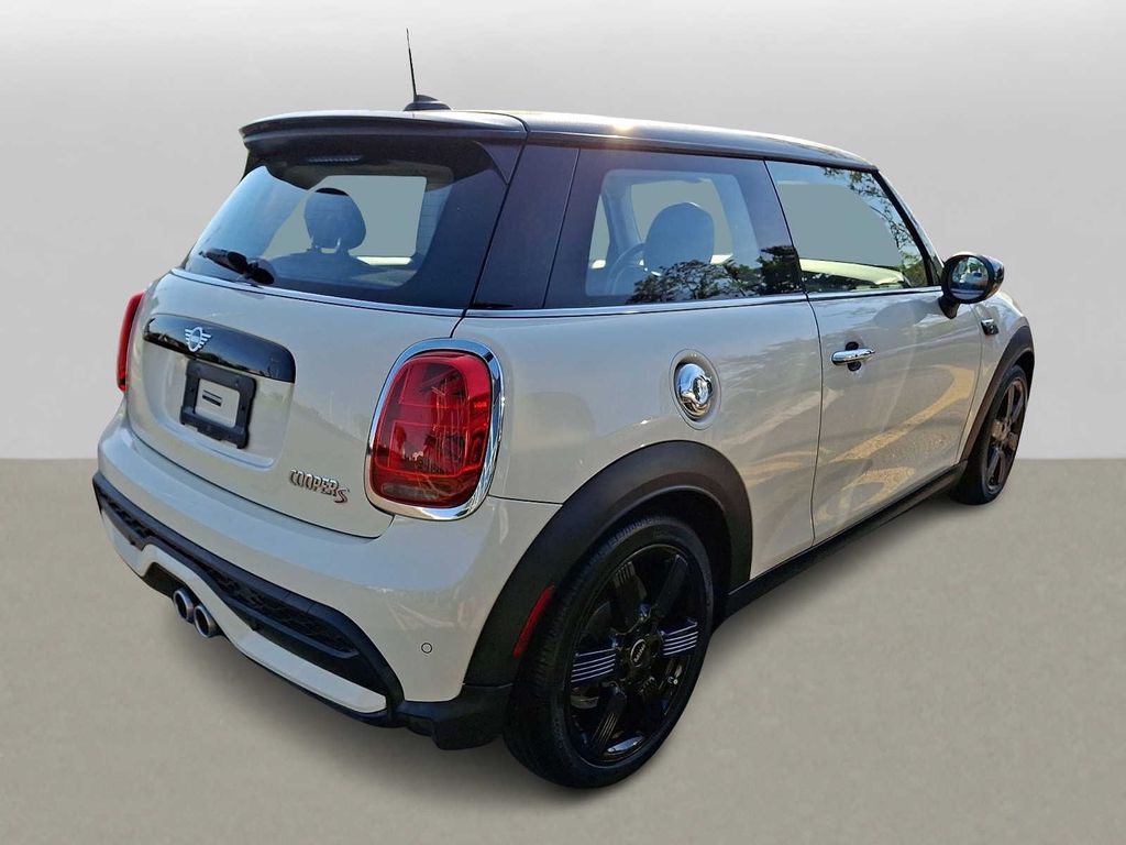 Thumbnail: 2022 MINI Cooper Hardtop - 4