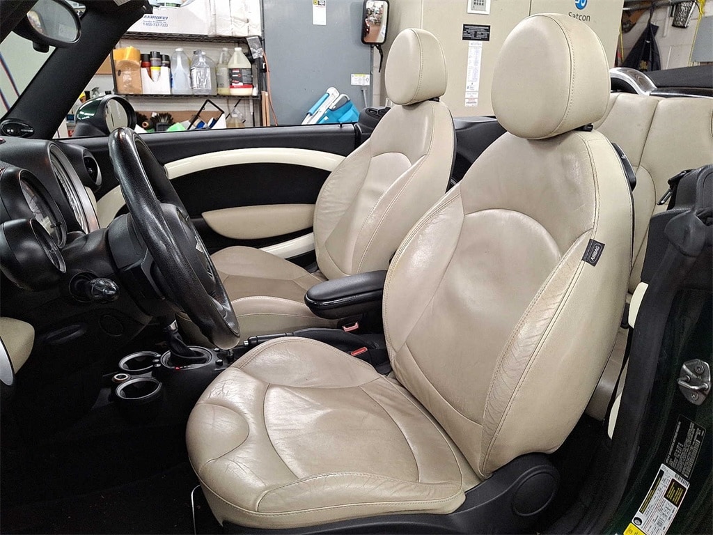 2013 MINI Cooper Base 13