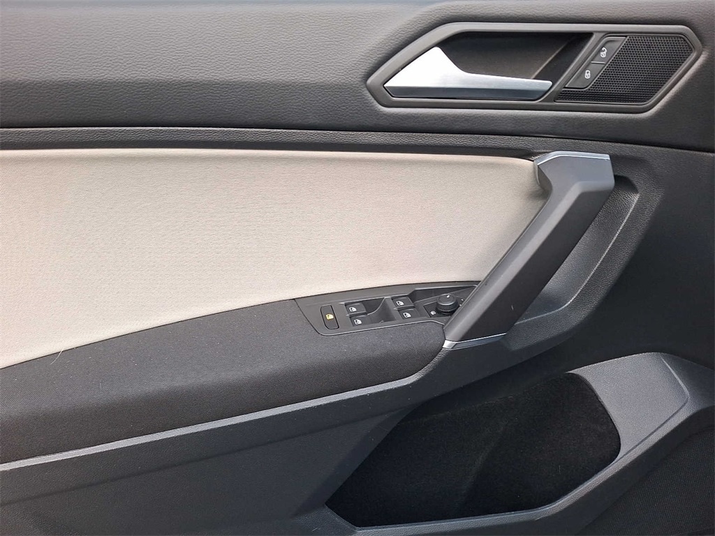 Thumbnail: 2020 Volkswagen Tiguan - 10