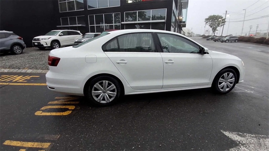 Thumbnail: 2017 Volkswagen Jetta - 9