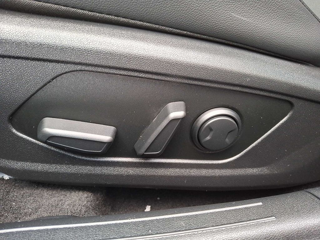 Thumbnail: 2022 Hyundai Elantra - 6