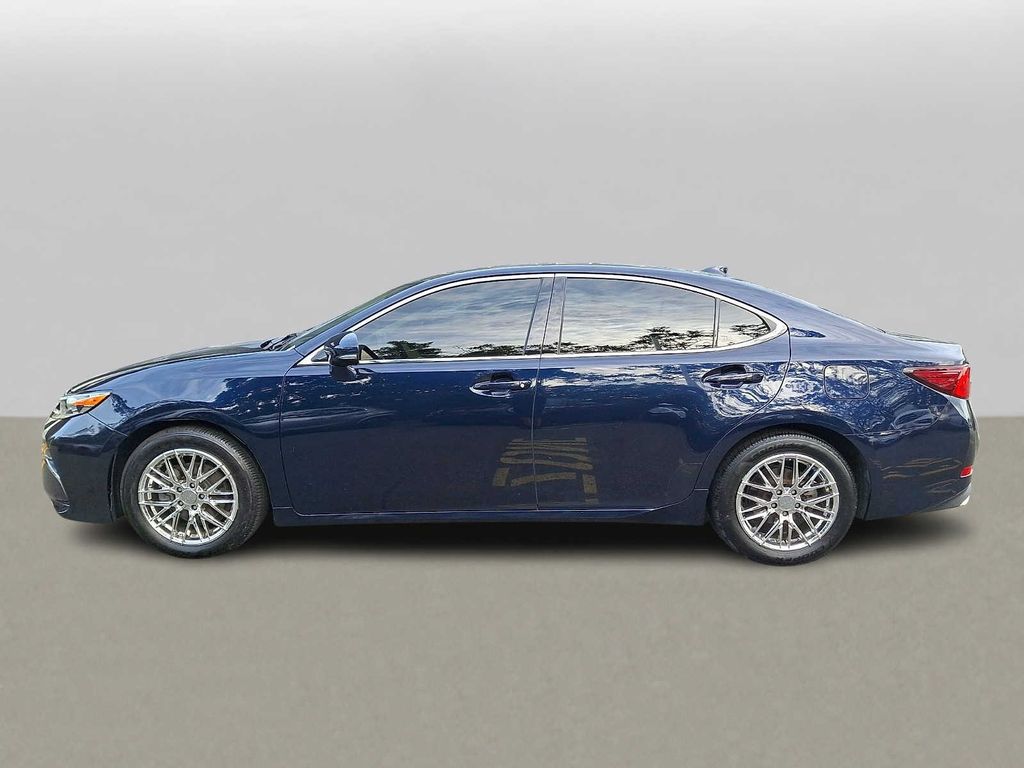 Thumbnail: 2017 Lexus ES - 5