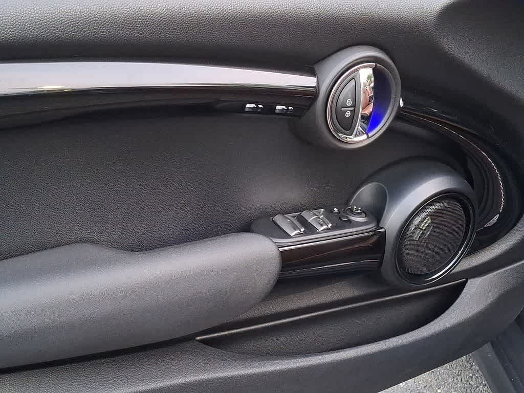 Thumbnail: 2017 MINI Cooper Convertible - 10