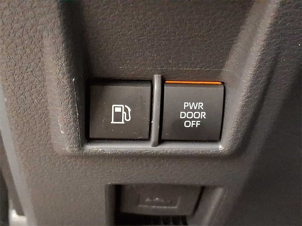 Thumbnail: 2021 Toyota Sienna - 24