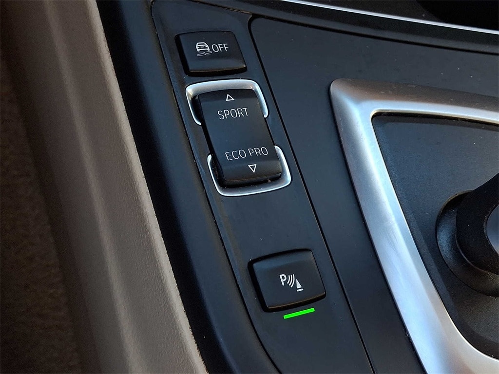Thumbnail: 2015 BMW 3 Series - 20