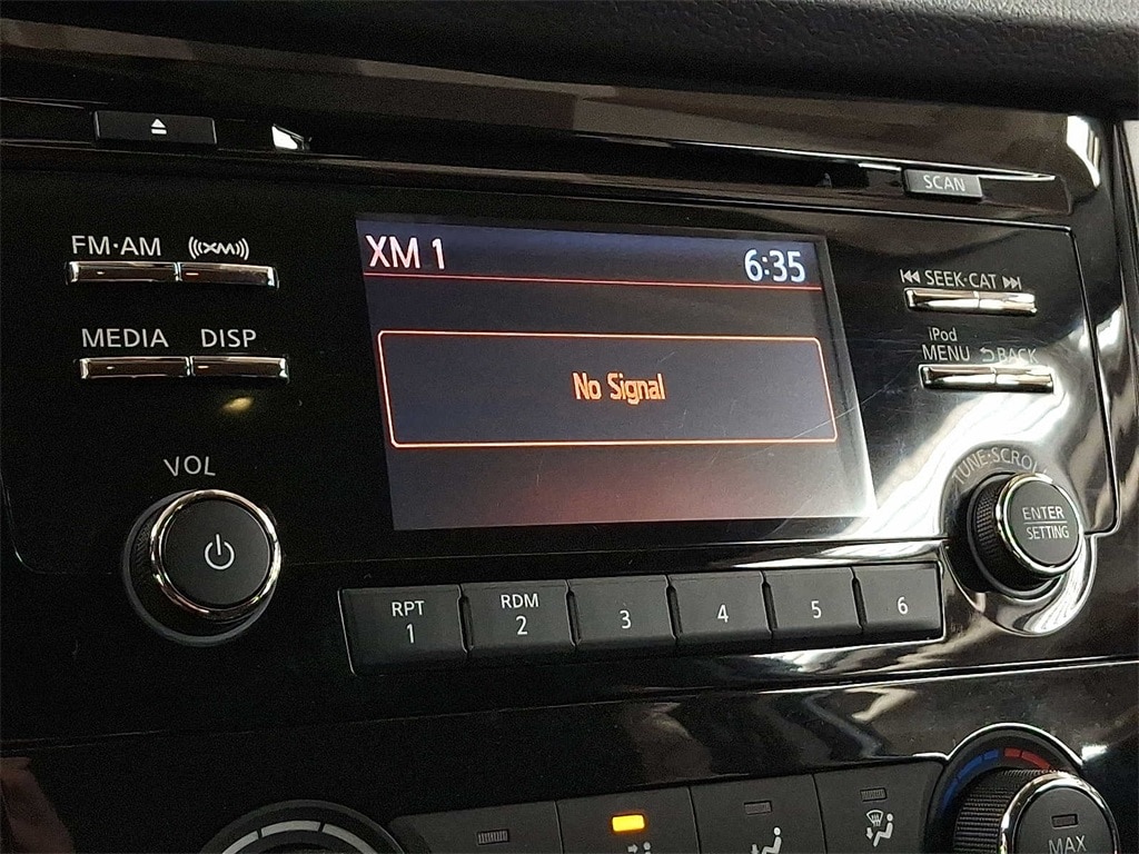 Thumbnail: 2018 Nissan Rogue Sport - 14