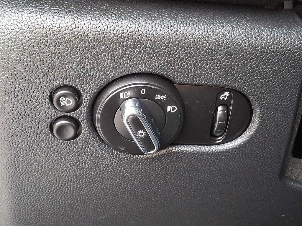 Thumbnail: 2023 MINI Cooper Hardtop - 25