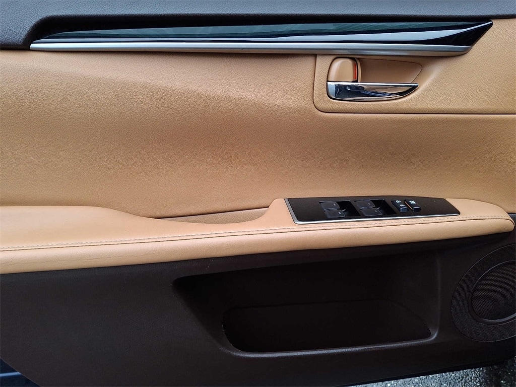 Thumbnail: 2017 Lexus ES - 9