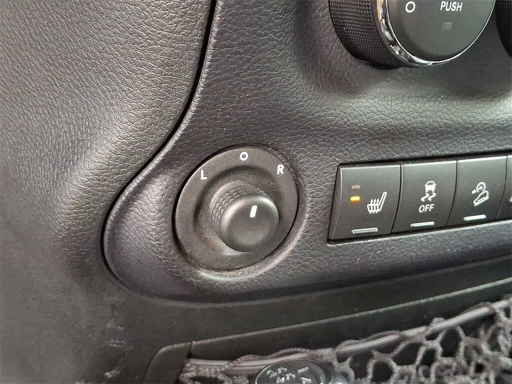 Thumbnail: 2015 Jeep Wrangler - 25