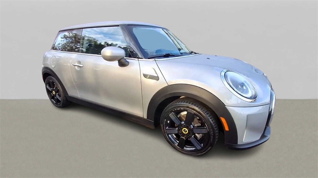 2024 Mini Cooper SE Signature photo 2