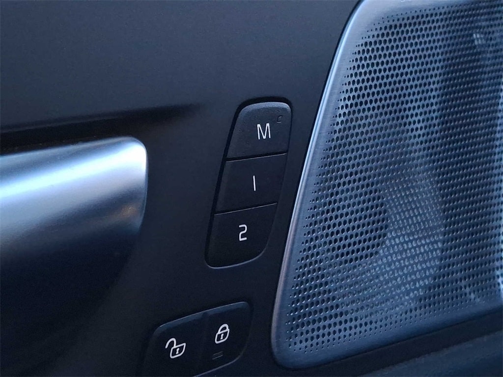 Thumbnail: 2024 Volvo XC60 - 21