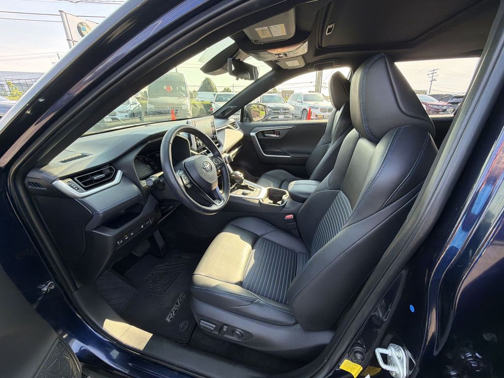 Thumbnail: 2020 Toyota RAV4 - 10