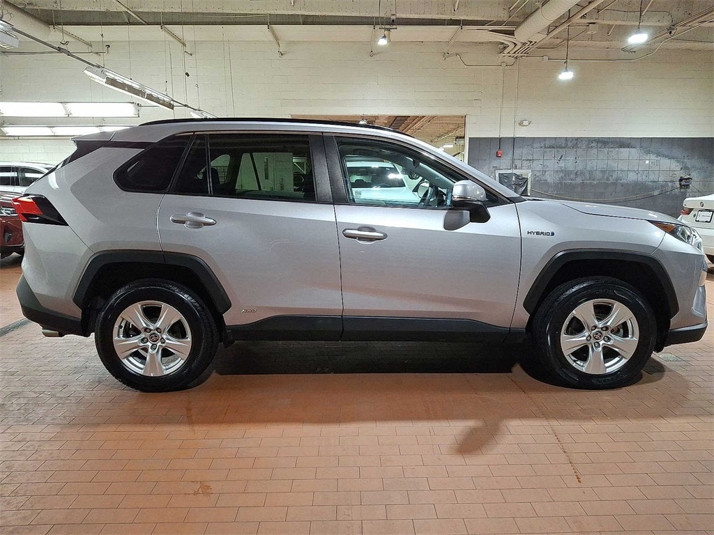 Thumbnail: 2021 Toyota RAV4 - 25