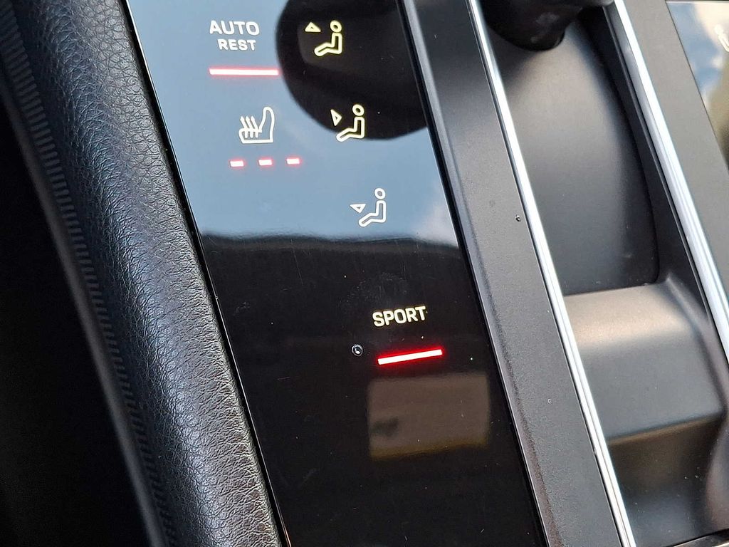 Thumbnail: 2022 Porsche Macan - 23