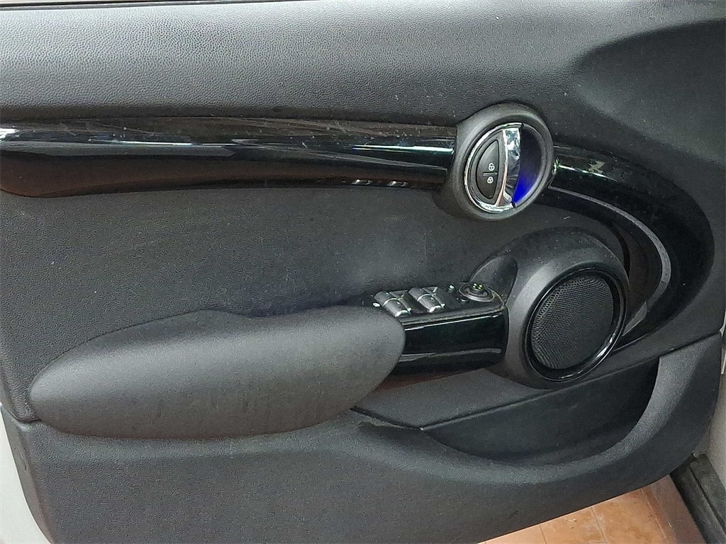 2016 MINI Cooper Base 11