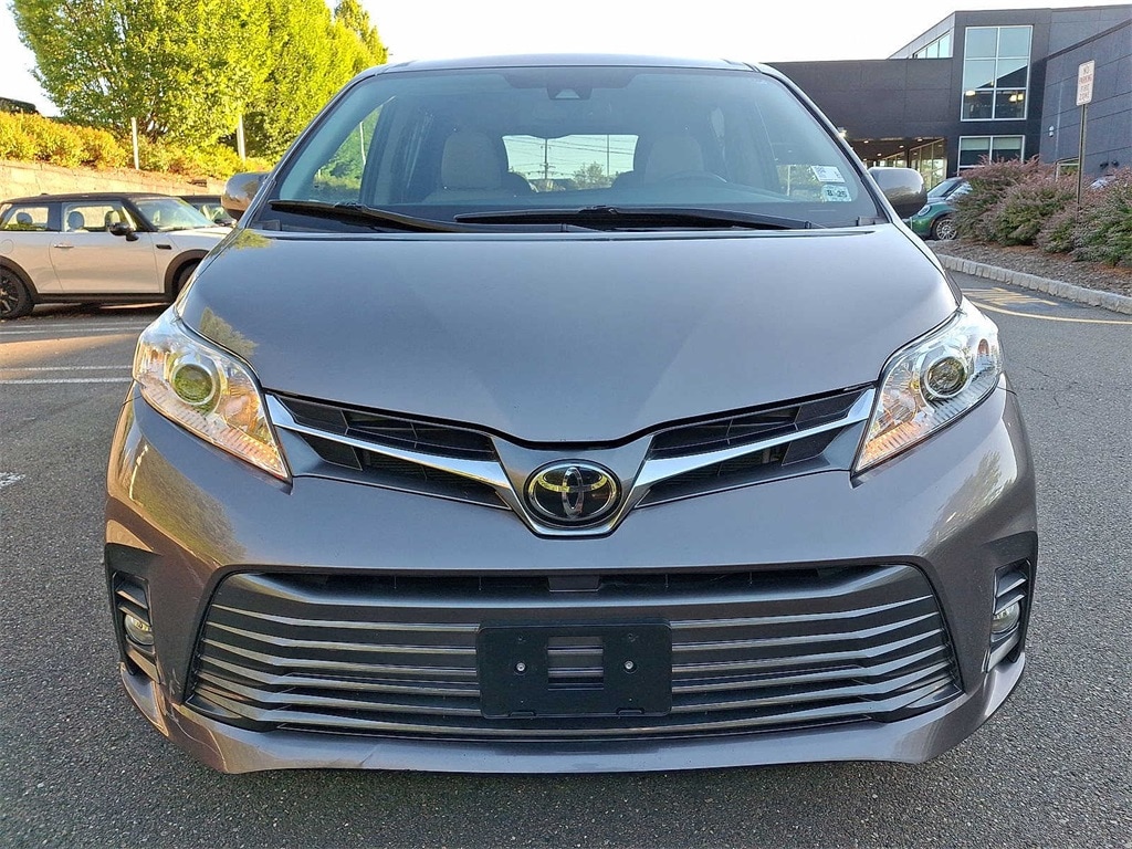Thumbnail: 2020 Toyota Sienna - 28