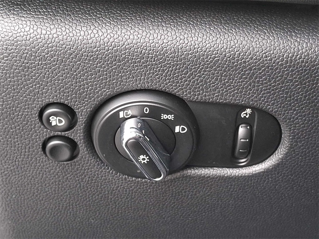 Thumbnail: 2023 MINI Cooper Hardtop - 24