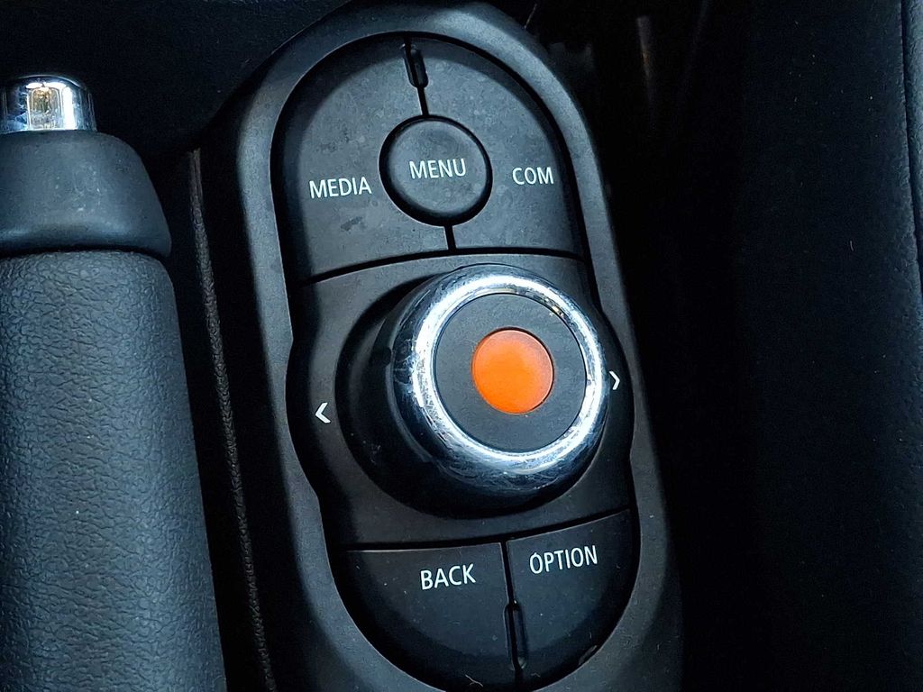 Thumbnail: 2020 MINI Cooper Hardtop - 17