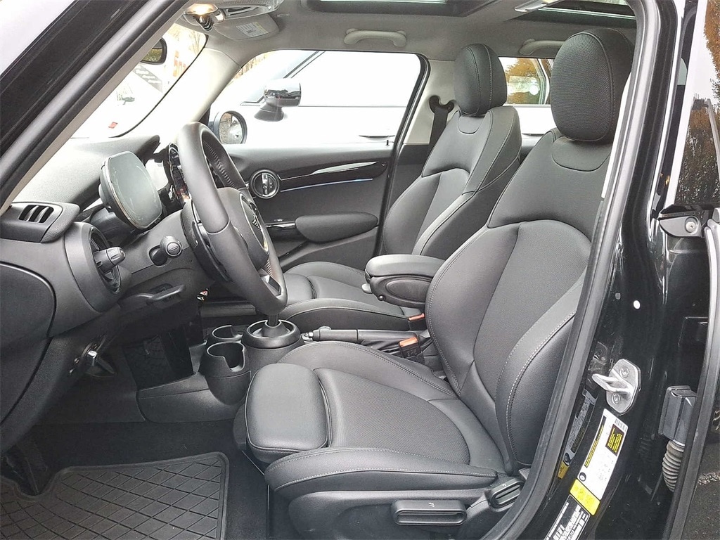 Thumbnail: 2024 MINI Cooper Hardtop - 9