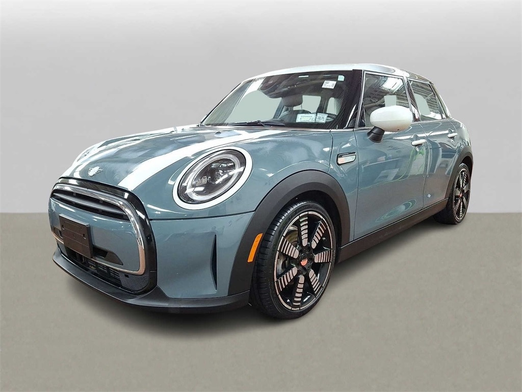2023 MINI Hardtop 4 Door Base's photo