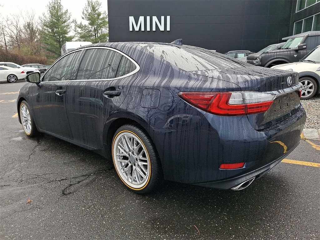 Thumbnail: 2017 Lexus ES - 6