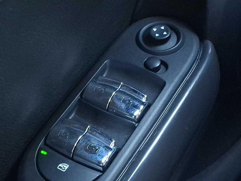 Thumbnail: 2020 MINI Cooper Hardtop - 21