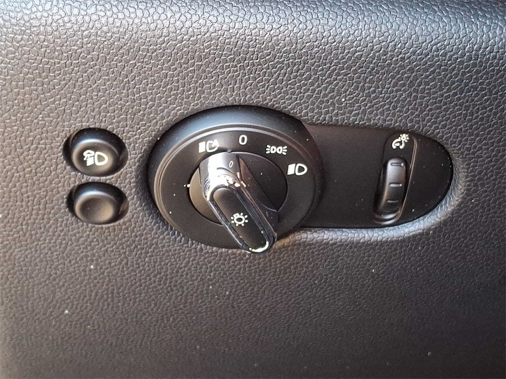 Thumbnail: 2023 MINI Cooper Hardtop - 25