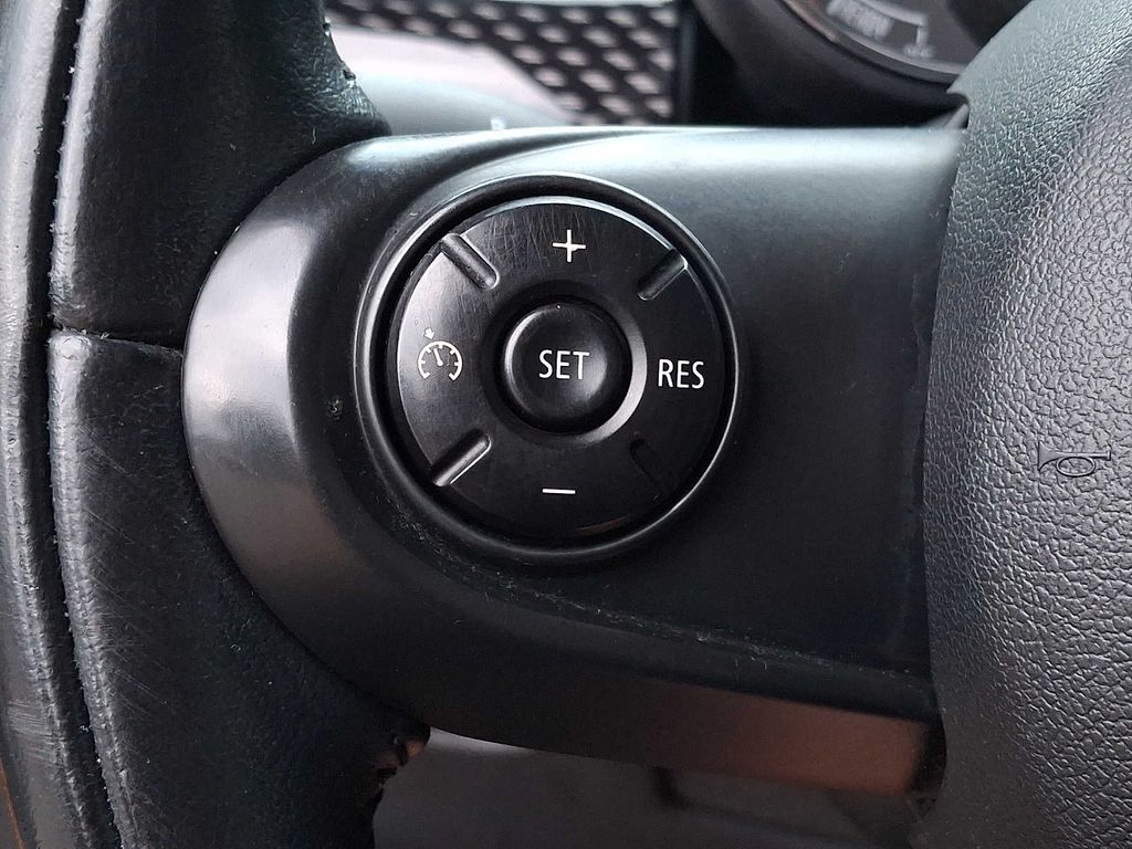 Thumbnail: 2014 MINI Cooper Hardtop - 17