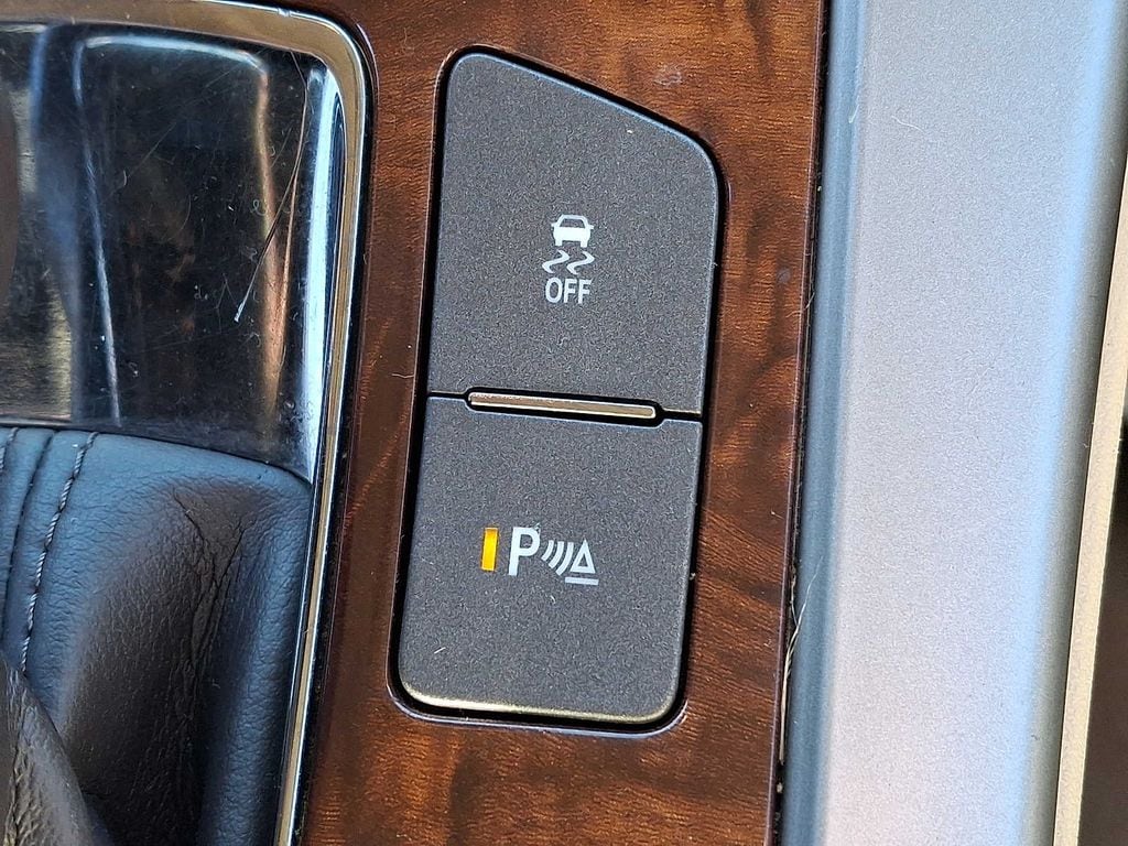 Thumbnail: 2010 Buick LaCrosse - 22