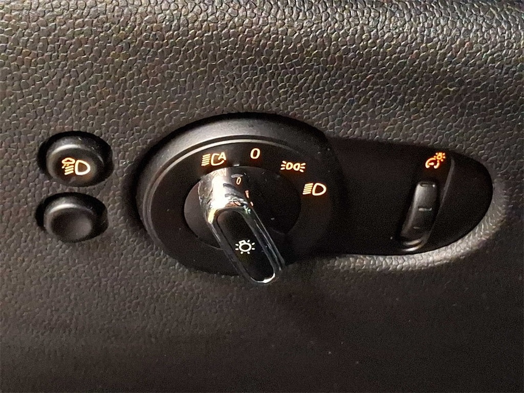 Thumbnail: 2023 MINI Cooper Hardtop - 25