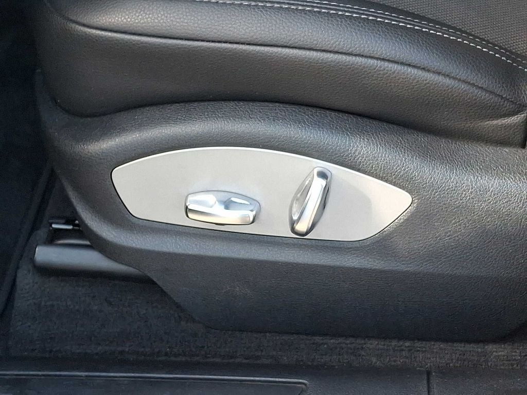 Thumbnail: 2022 Porsche Macan - 11